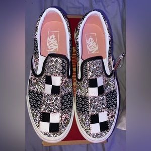 NWT Womens flower vans